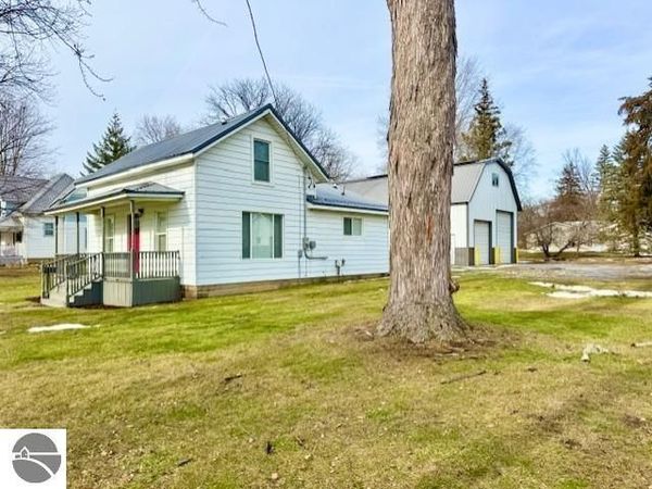 602 Mill Street N, Alma, MI 48801
