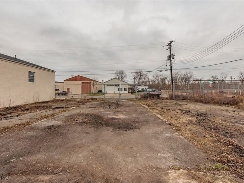 160 Eady Court, Elyria, OH 44035 Photo 8