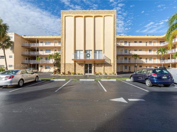 3990 NW 42nd Ave, Unit 106, Lauderdale Lakes, FL 33319