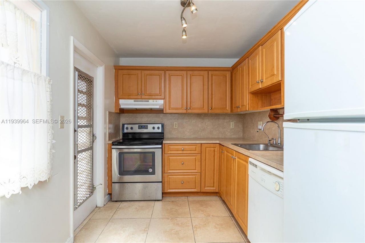 3990 NW 42nd Ave, Unit 106, Lauderdale Lakes, FL 33319 Photo