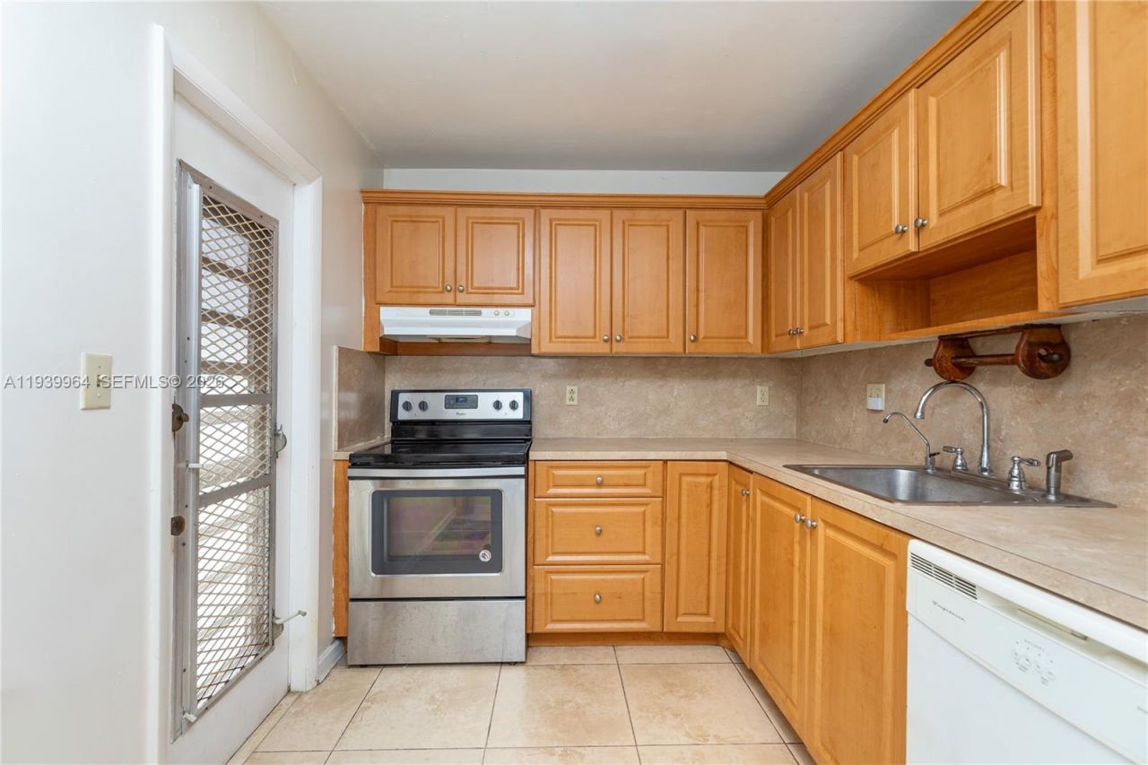 3990 NW 42nd Ave, Unit 106, Lauderdale Lakes, FL 33319 Photo
