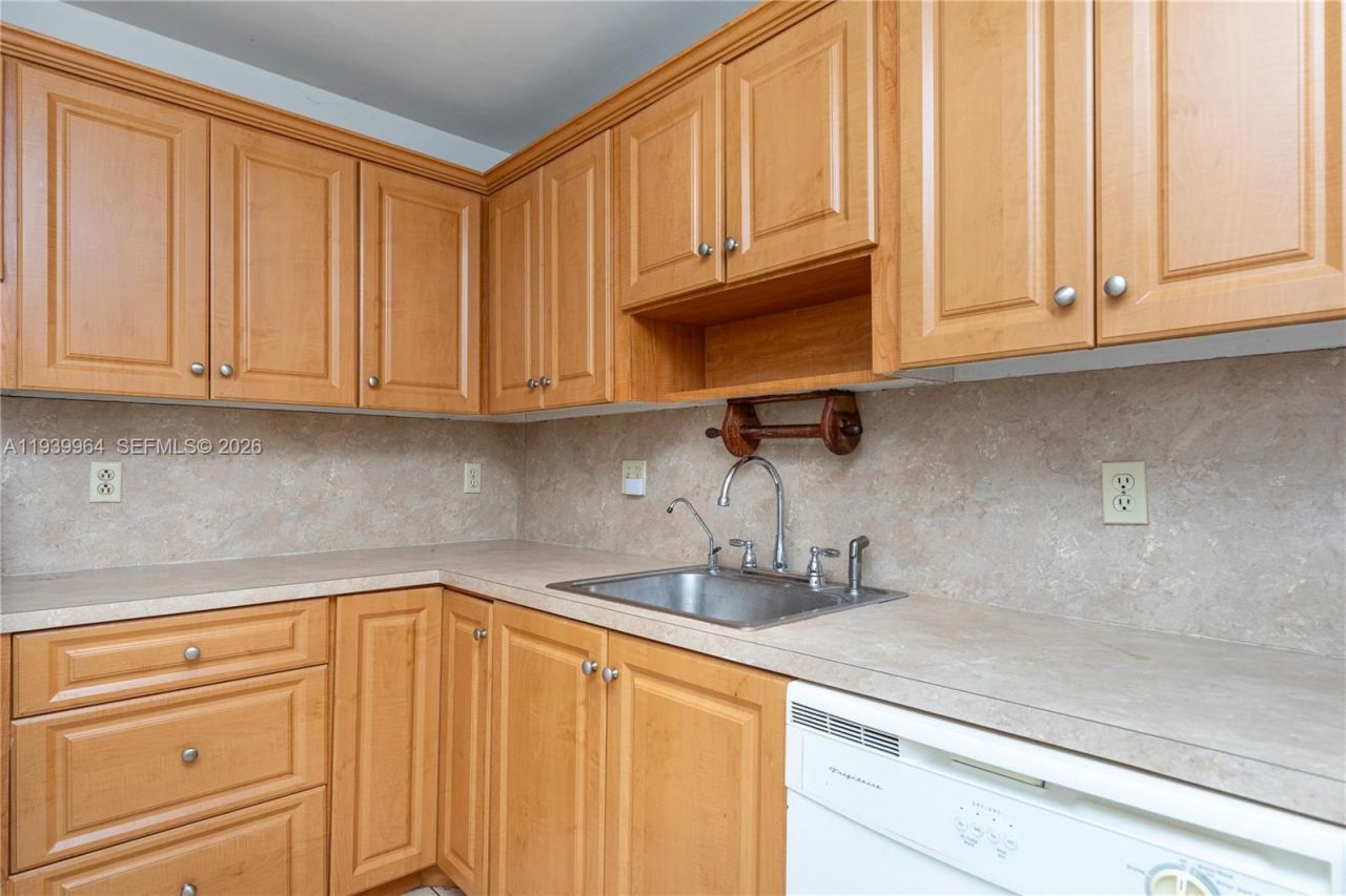 3990 NW 42nd Ave, Unit 106, Lauderdale Lakes, FL 33319 Photo