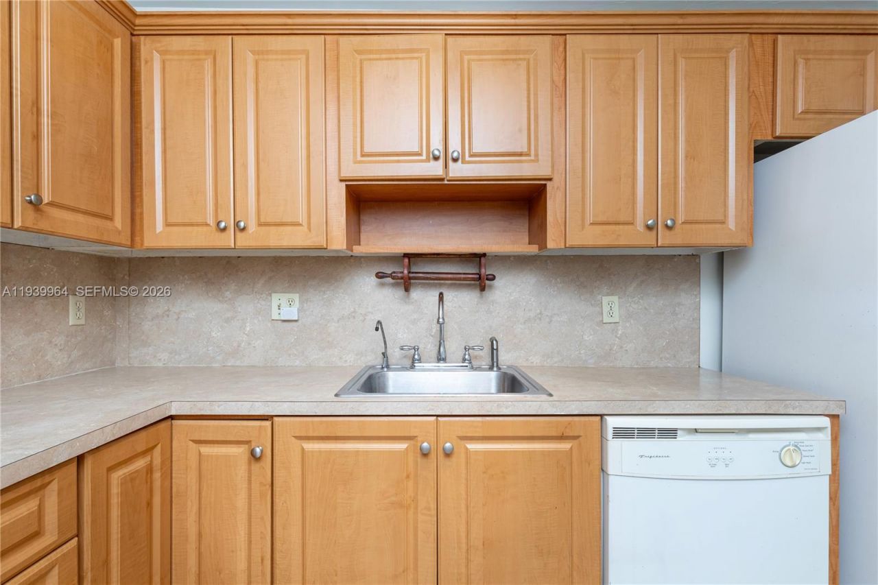 3990 NW 42nd Ave, Unit 106, Lauderdale Lakes, FL 33319 Photo