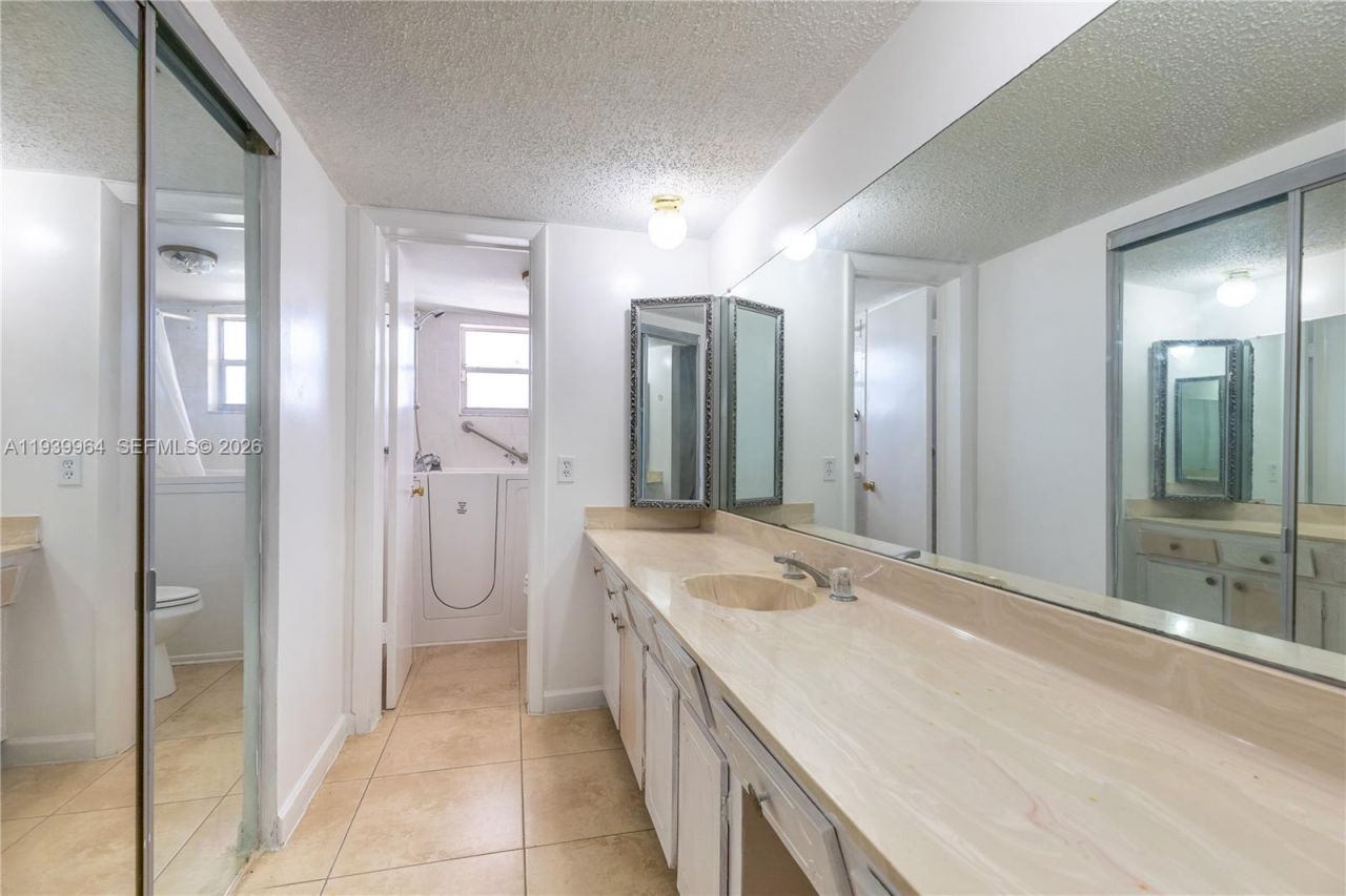 3990 NW 42nd Ave, Unit 106, Lauderdale Lakes, FL 33319 Photo