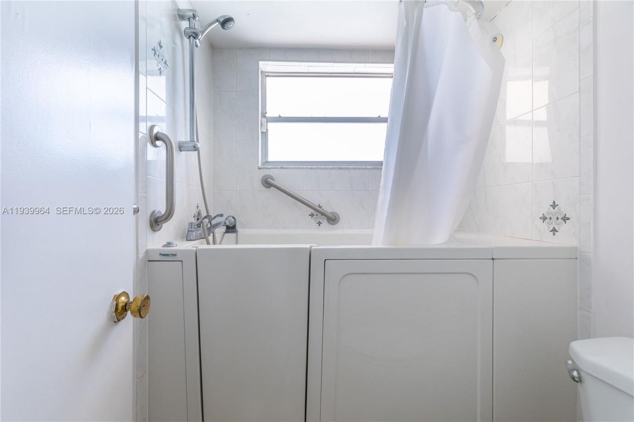 3990 NW 42nd Ave, Unit 106, Lauderdale Lakes, FL 33319 Photo