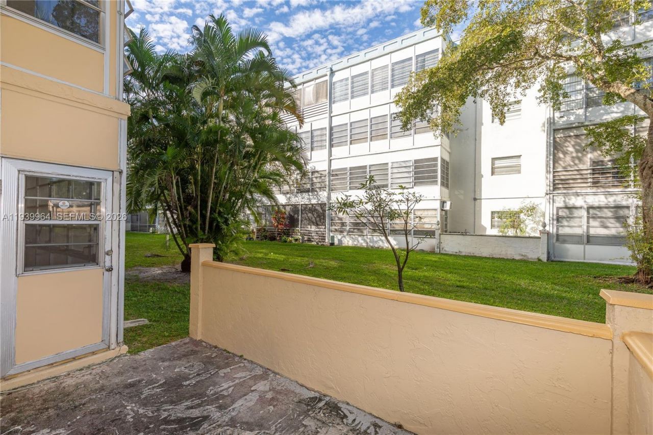 3990 NW 42nd Ave, Unit 106, Lauderdale Lakes, FL 33319 Photo