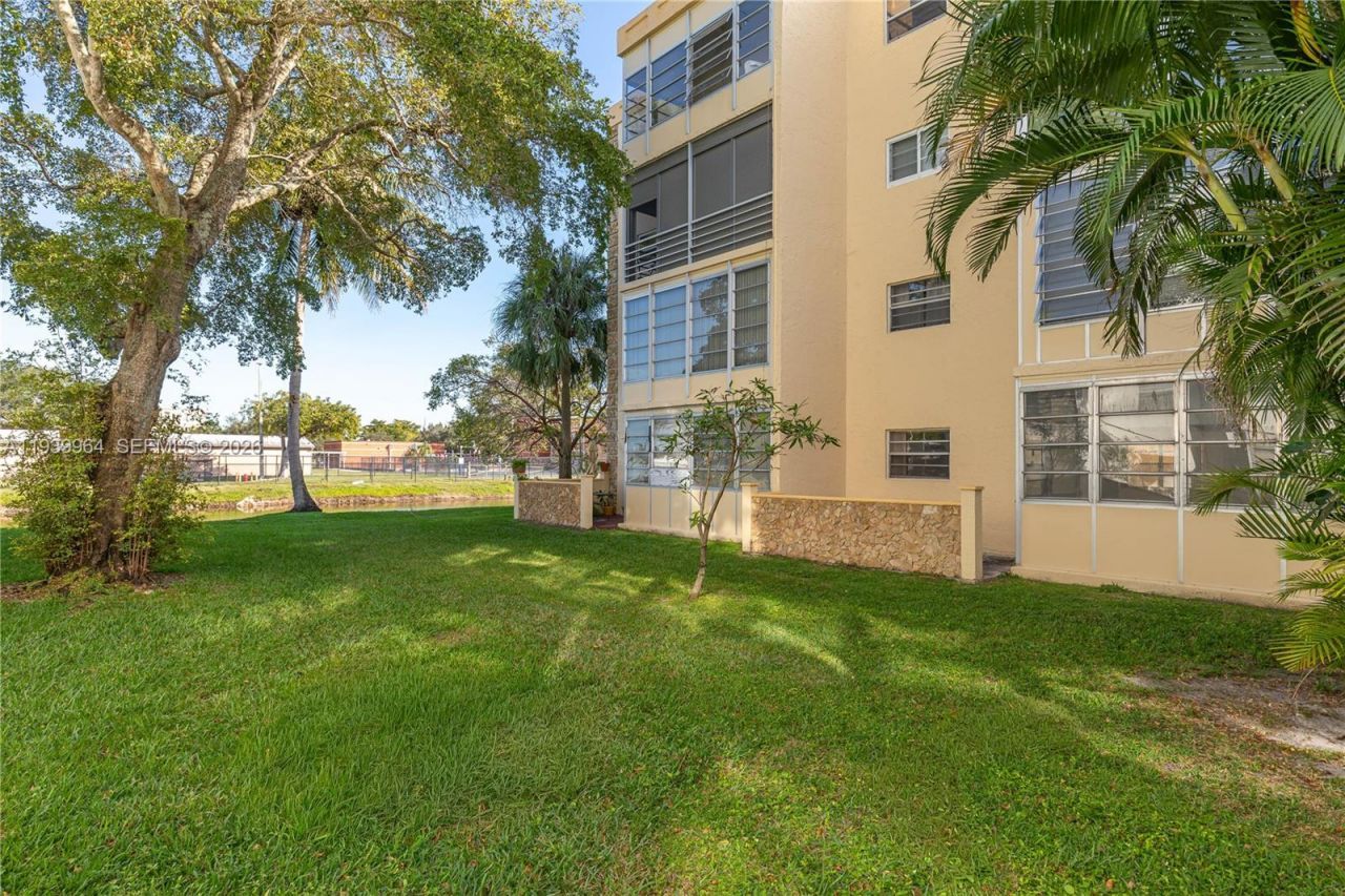 3990 NW 42nd Ave, Unit 106, Lauderdale Lakes, FL 33319 Photo