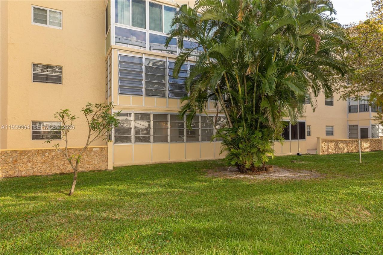 3990 NW 42nd Ave, Unit 106, Lauderdale Lakes, FL 33319 Photo