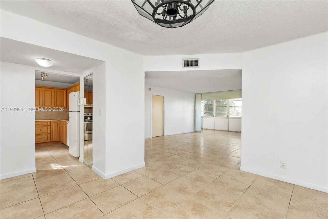 3990 NW 42nd Ave, Unit 106, Lauderdale Lakes, FL 33319 Photo