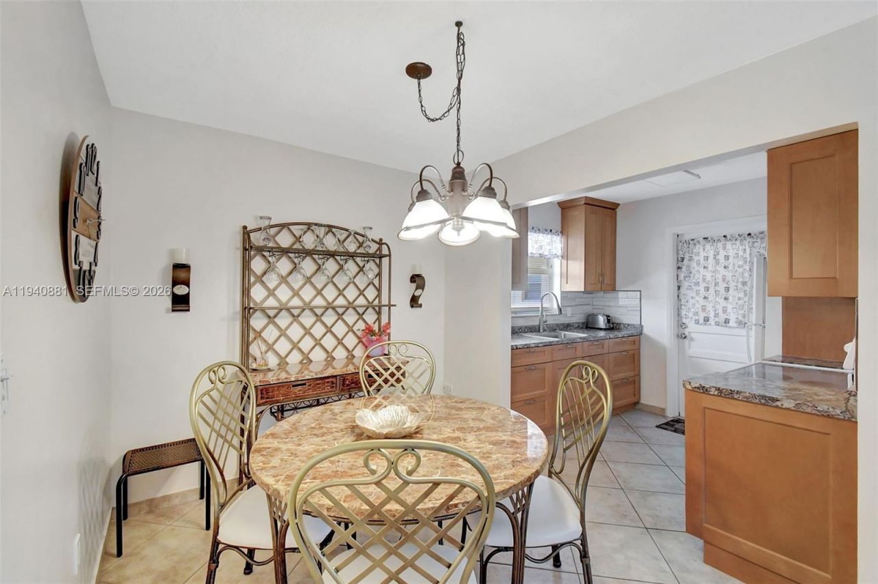 415 NE 2nd St , Unit 201, Hallandale Beach, FL 33009 Photo