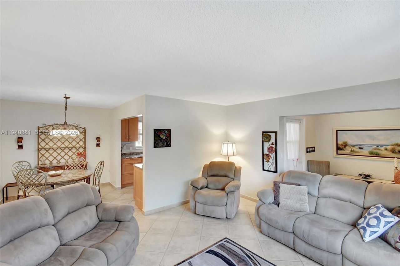 415 NE 2nd St , Unit 201, Hallandale Beach, FL 33009 Photo