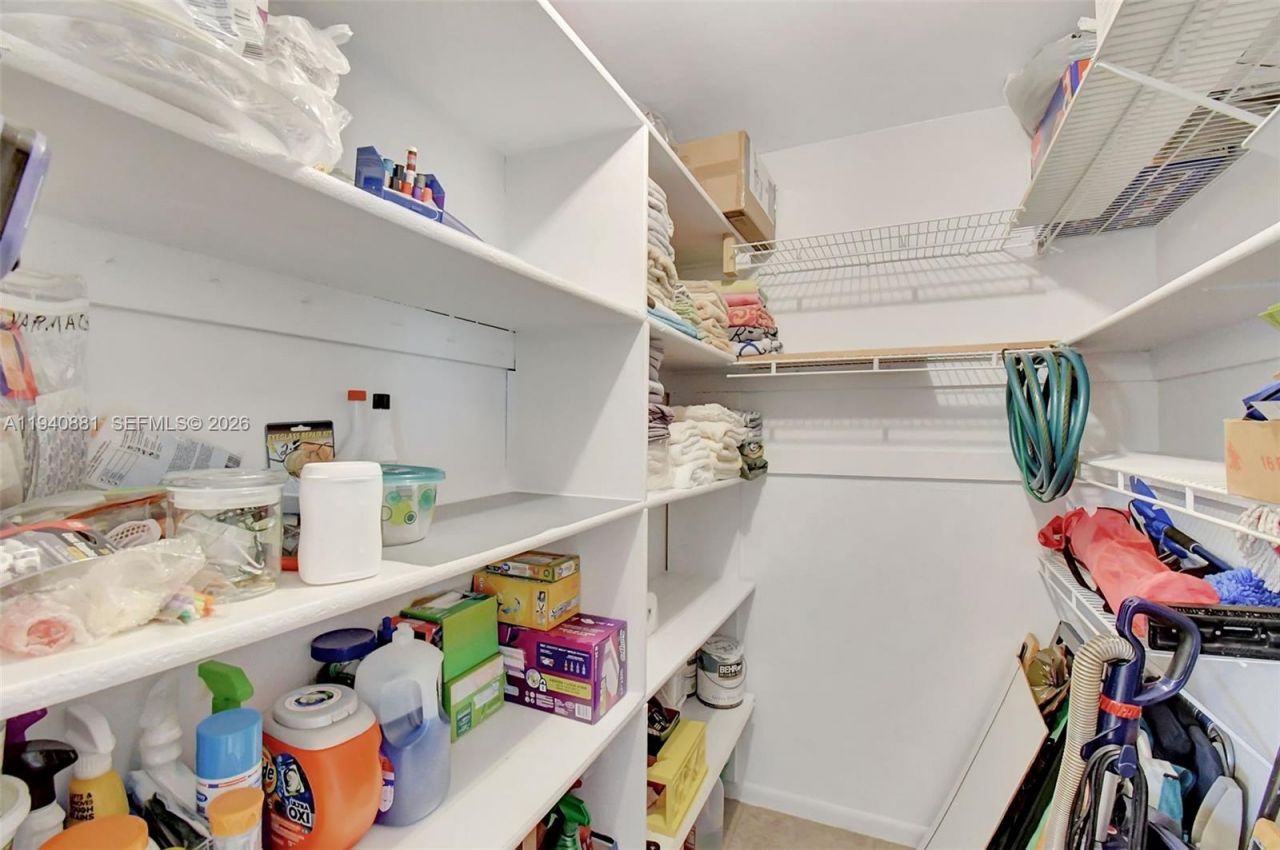 415 NE 2nd St , Unit 201, Hallandale Beach, FL 33009 Photo