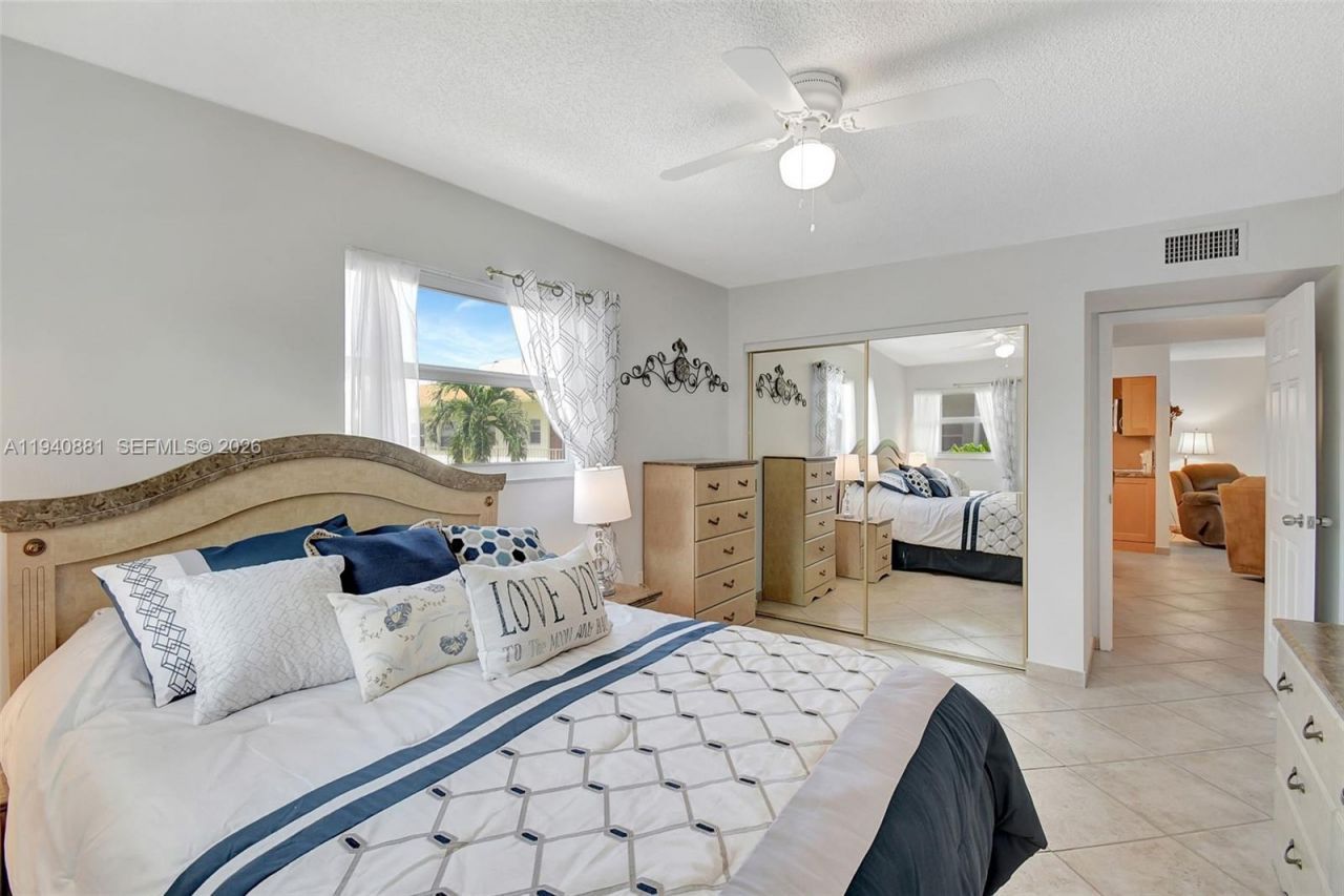 415 NE 2nd St , Unit 201, Hallandale Beach, FL 33009 Photo