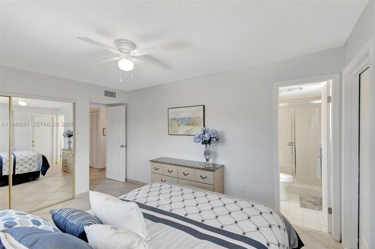 415 NE 2nd St , Unit 201, Hallandale Beach, FL 33009 Photo