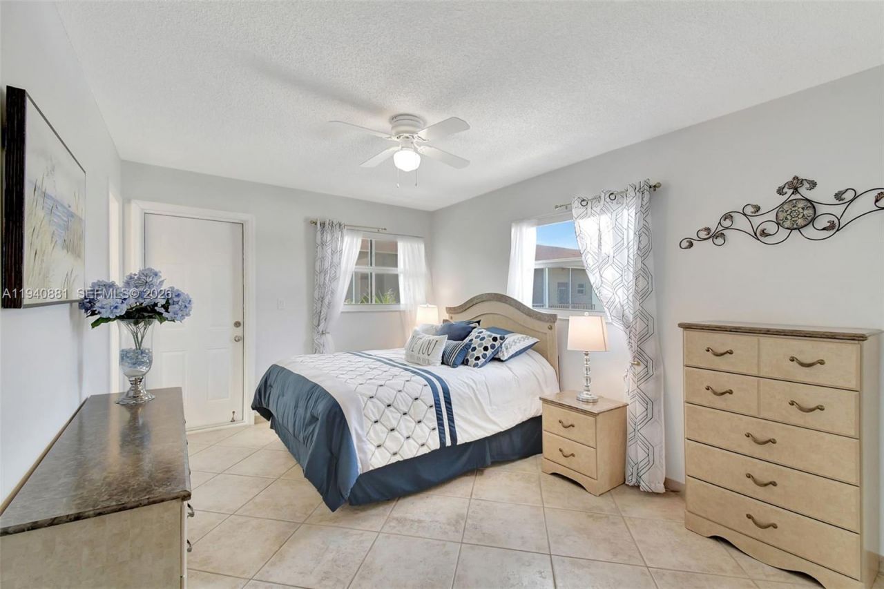 415 NE 2nd St , Unit 201, Hallandale Beach, FL 33009 Photo