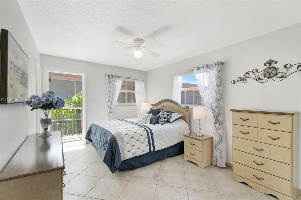 415 NE 2nd St , Unit 201, Hallandale Beach, FL 33009 Photo