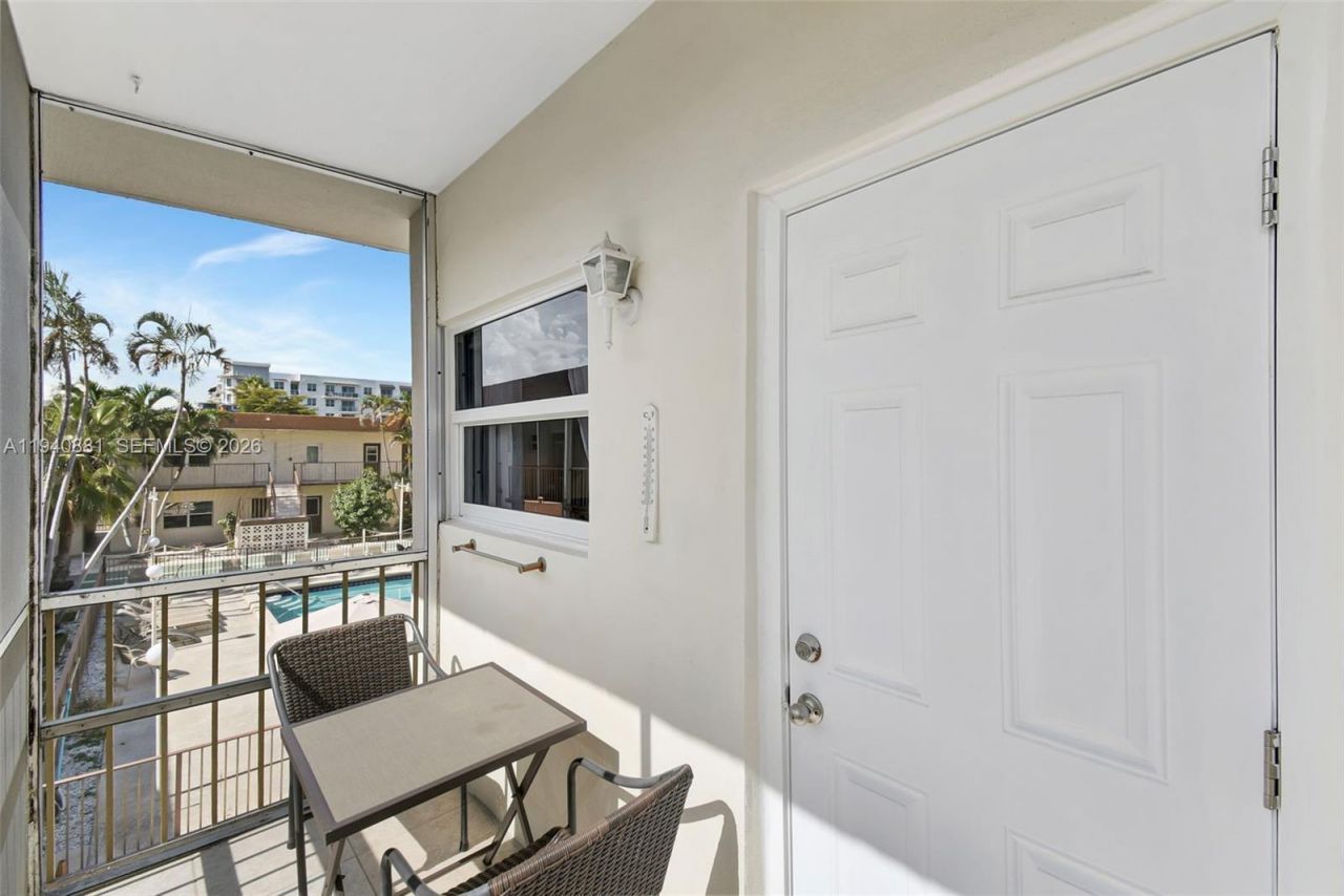 415 NE 2nd St , Unit 201, Hallandale Beach, FL 33009 Photo