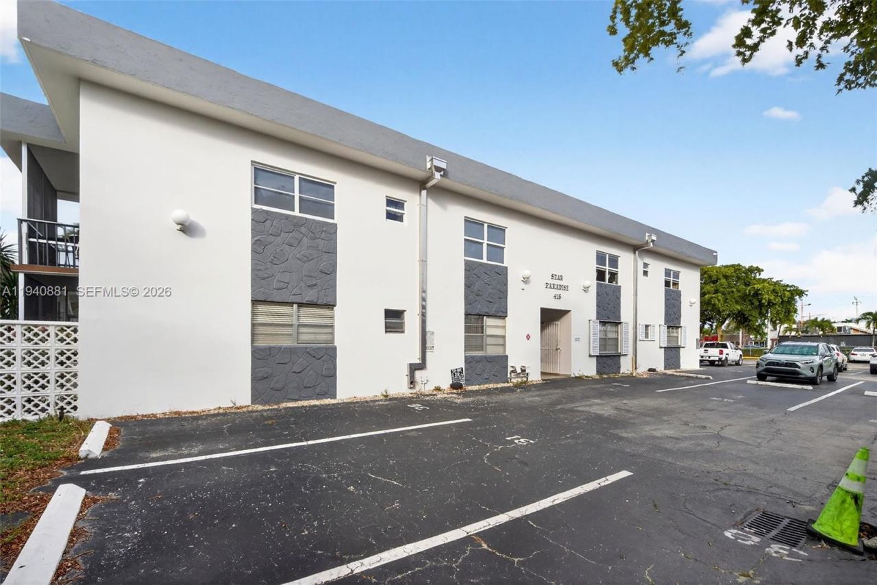 415 NE 2nd St , Unit 201, Hallandale Beach, FL 33009 Photo