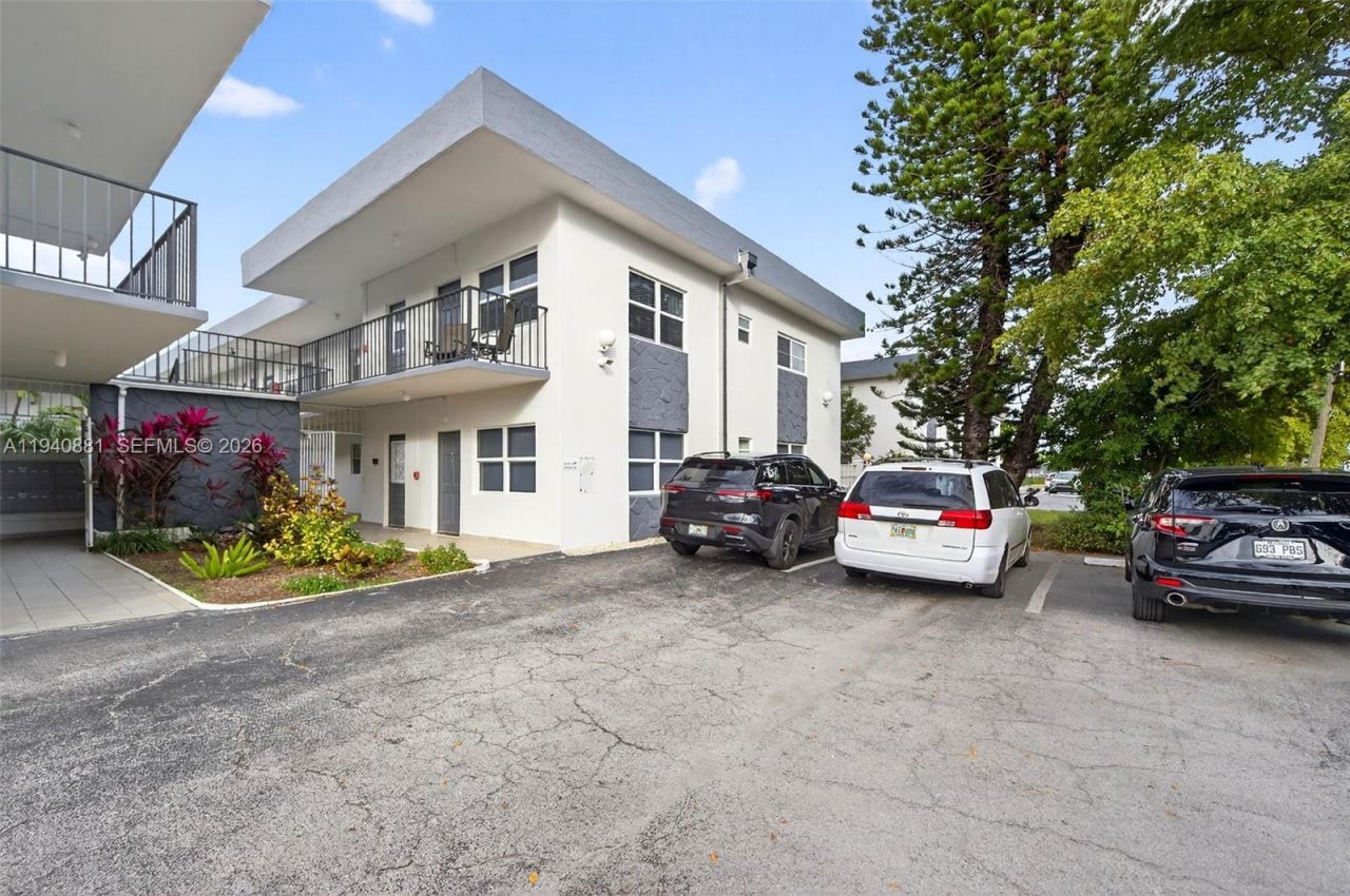 415 NE 2nd St , Unit 201, Hallandale Beach, FL 33009 Photo