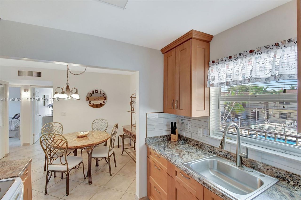 415 NE 2nd St , Unit 201, Hallandale Beach, FL 33009 Photo