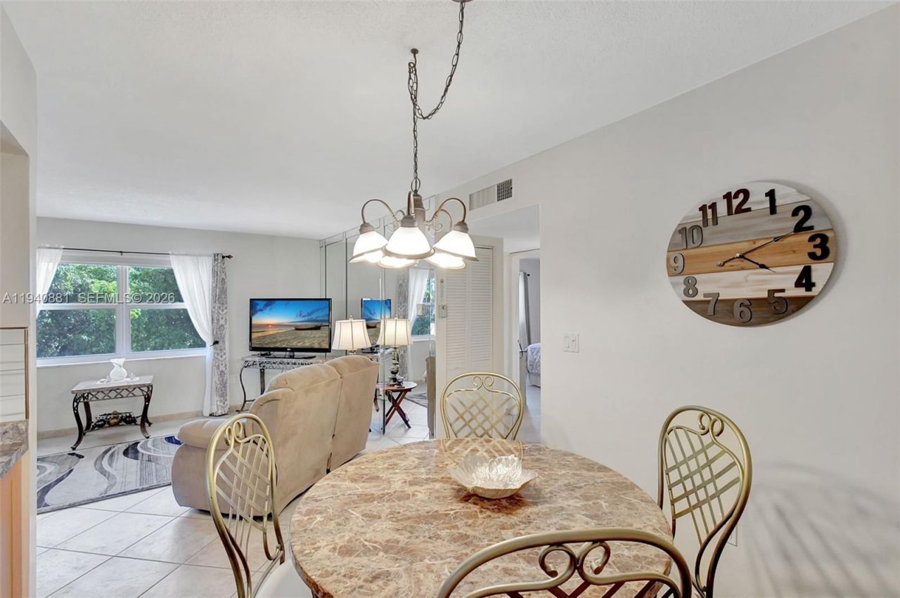 415 NE 2nd St , Unit 201, Hallandale Beach, FL 33009 Photo