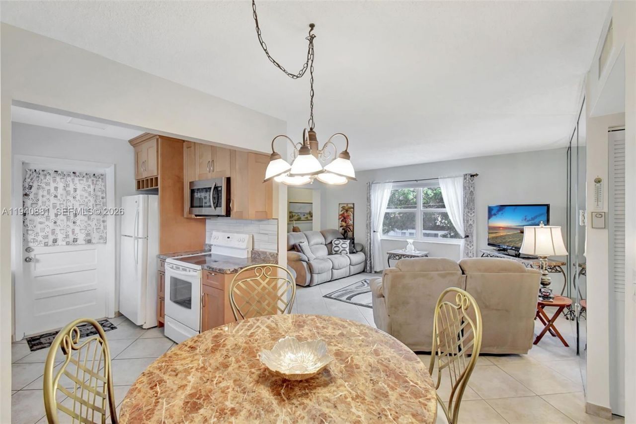 415 NE 2nd St , Unit 201, Hallandale Beach, FL 33009 Photo