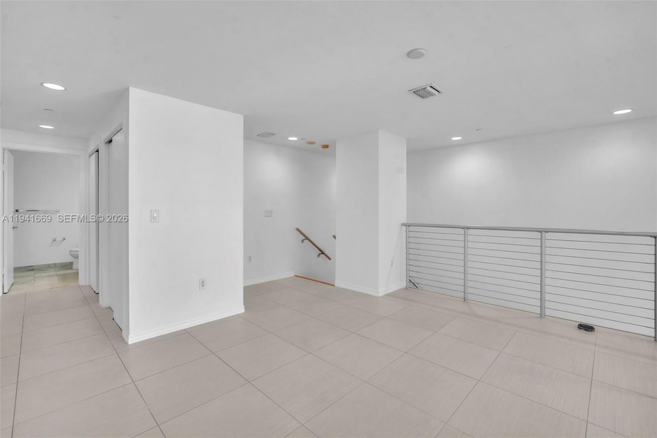 1050 Brickell Ave, Unit 2418, Miami, FL 33131 Photo