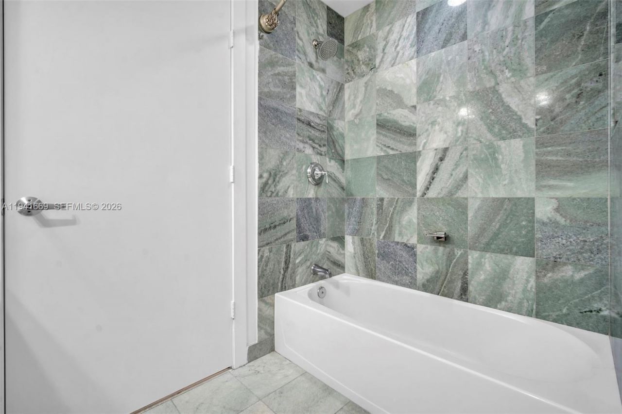 1050 Brickell Ave, Unit 2418, Miami, FL 33131 Photo