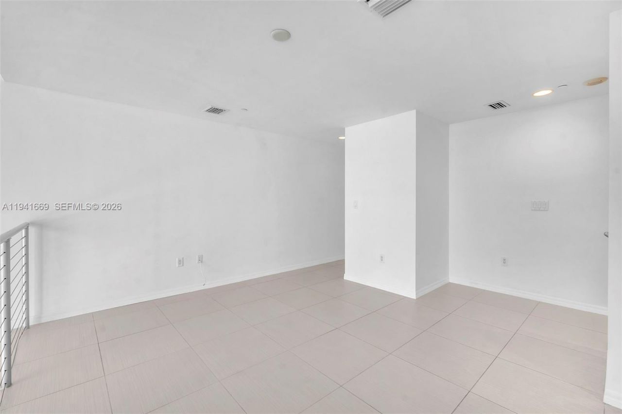 1050 Brickell Ave, Unit 2418, Miami, FL 33131 Photo