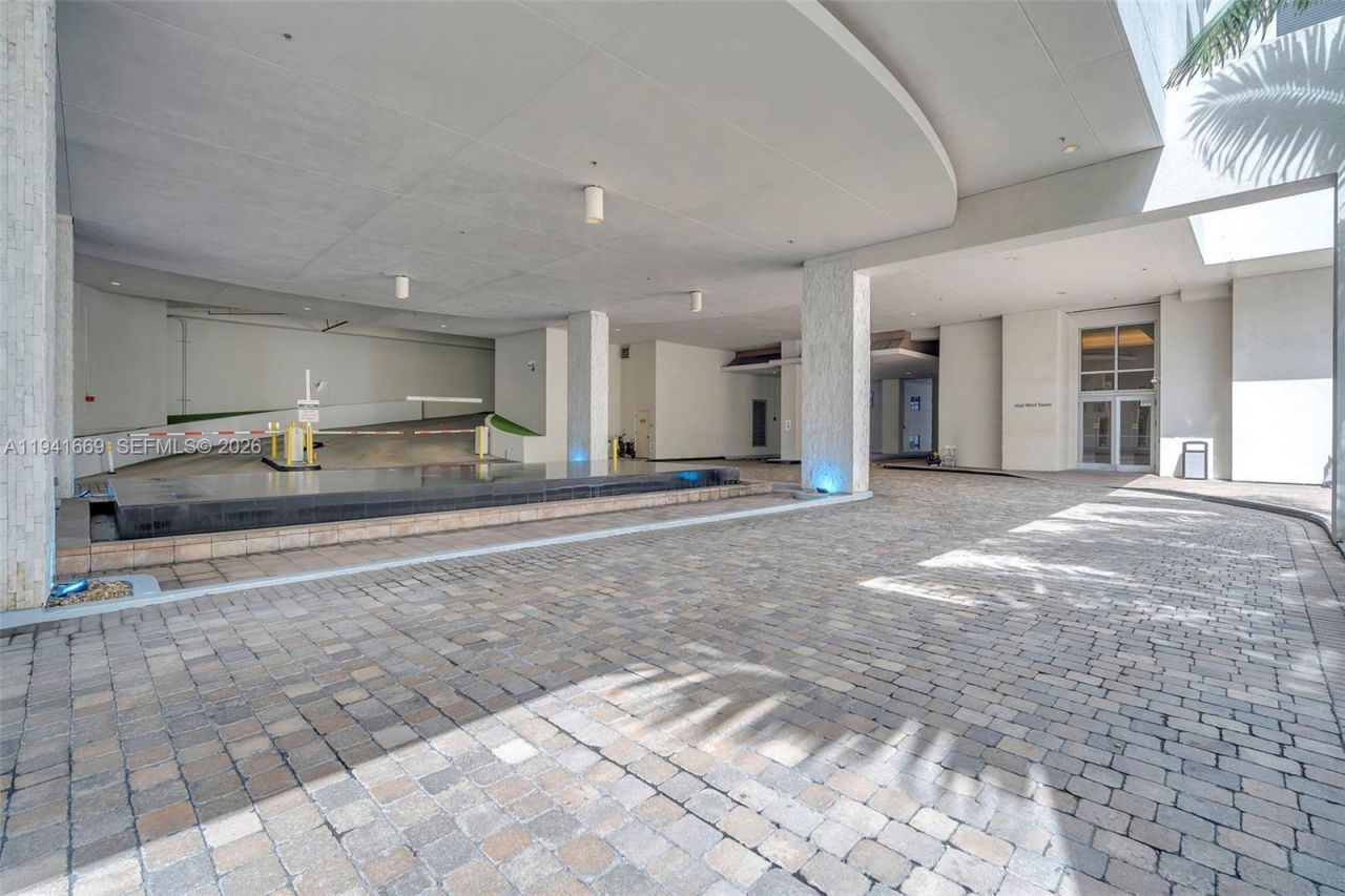 1050 Brickell Ave, Unit 2418, Miami, FL 33131 Photo