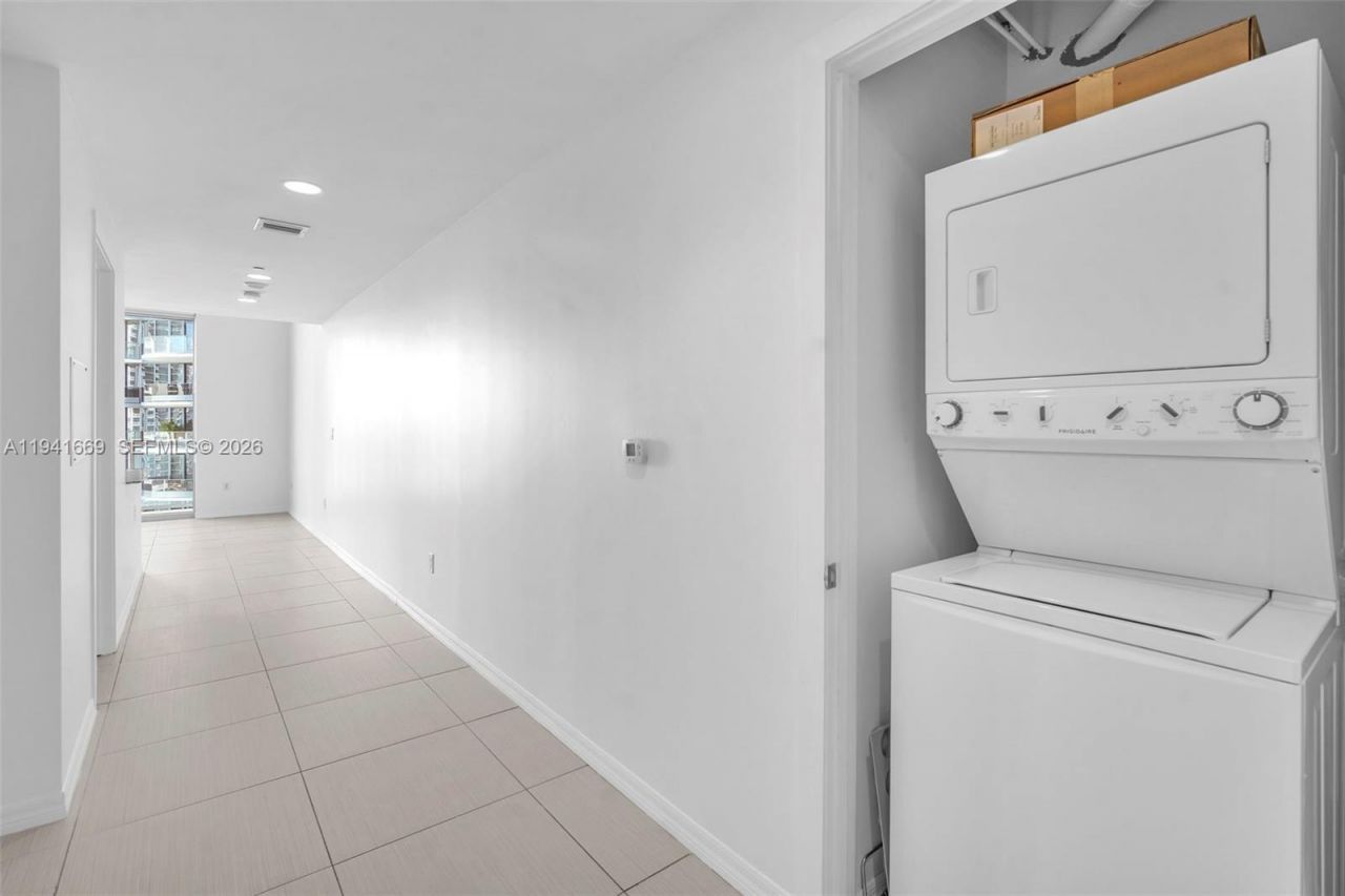 1050 Brickell Ave, Unit 2418, Miami, FL 33131 Photo