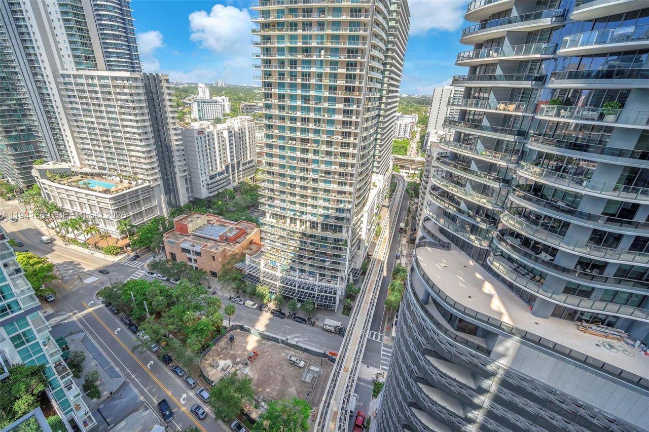 1050 Brickell Ave, Unit 2418, Miami, FL 33131 Photo