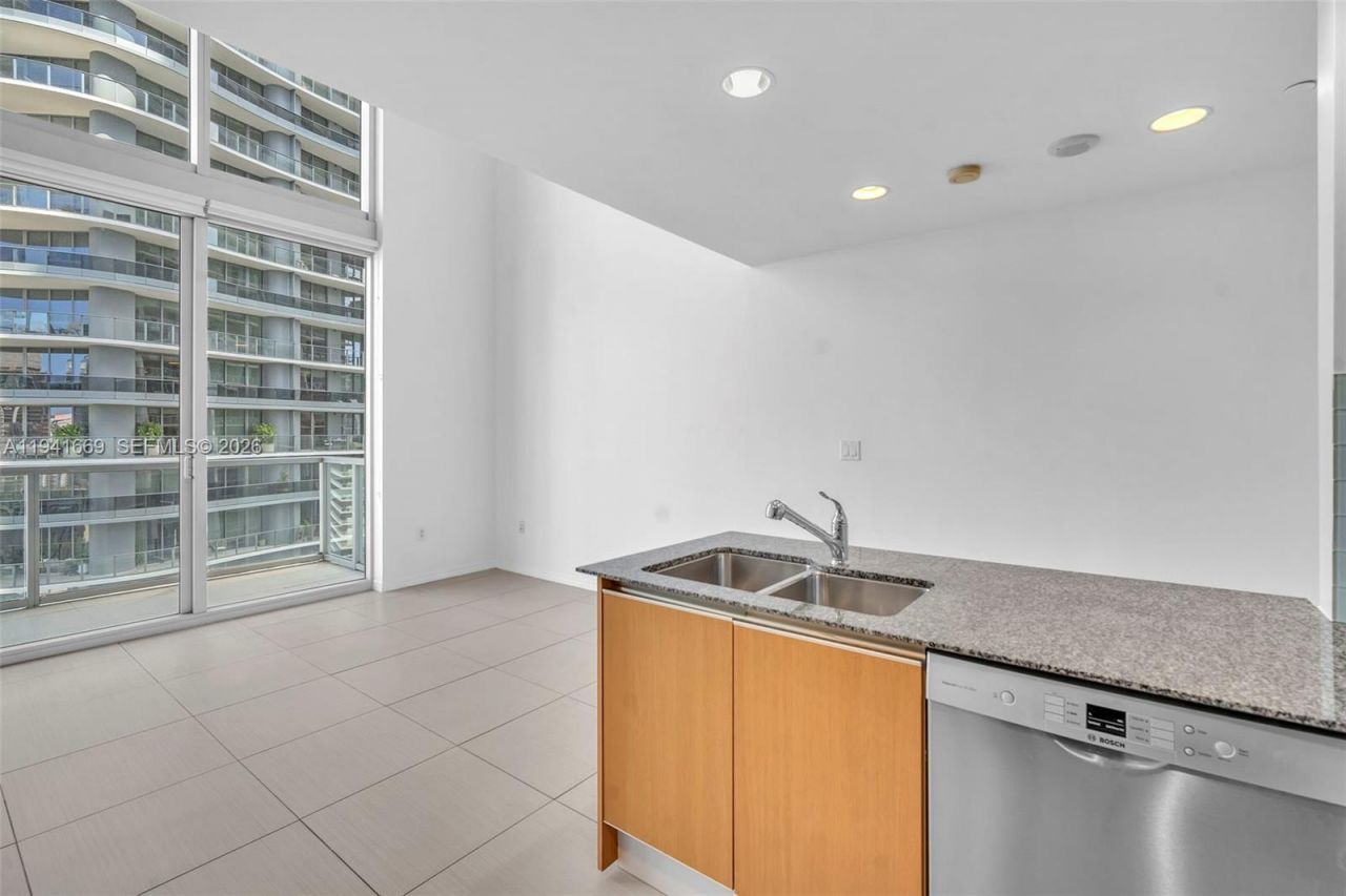 1050 Brickell Ave, Unit 2418, Miami, FL 33131 Photo