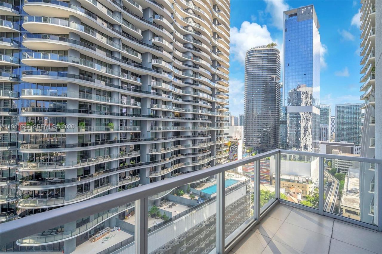 1050 Brickell Ave, Unit 2418, Miami, FL 33131 Photo