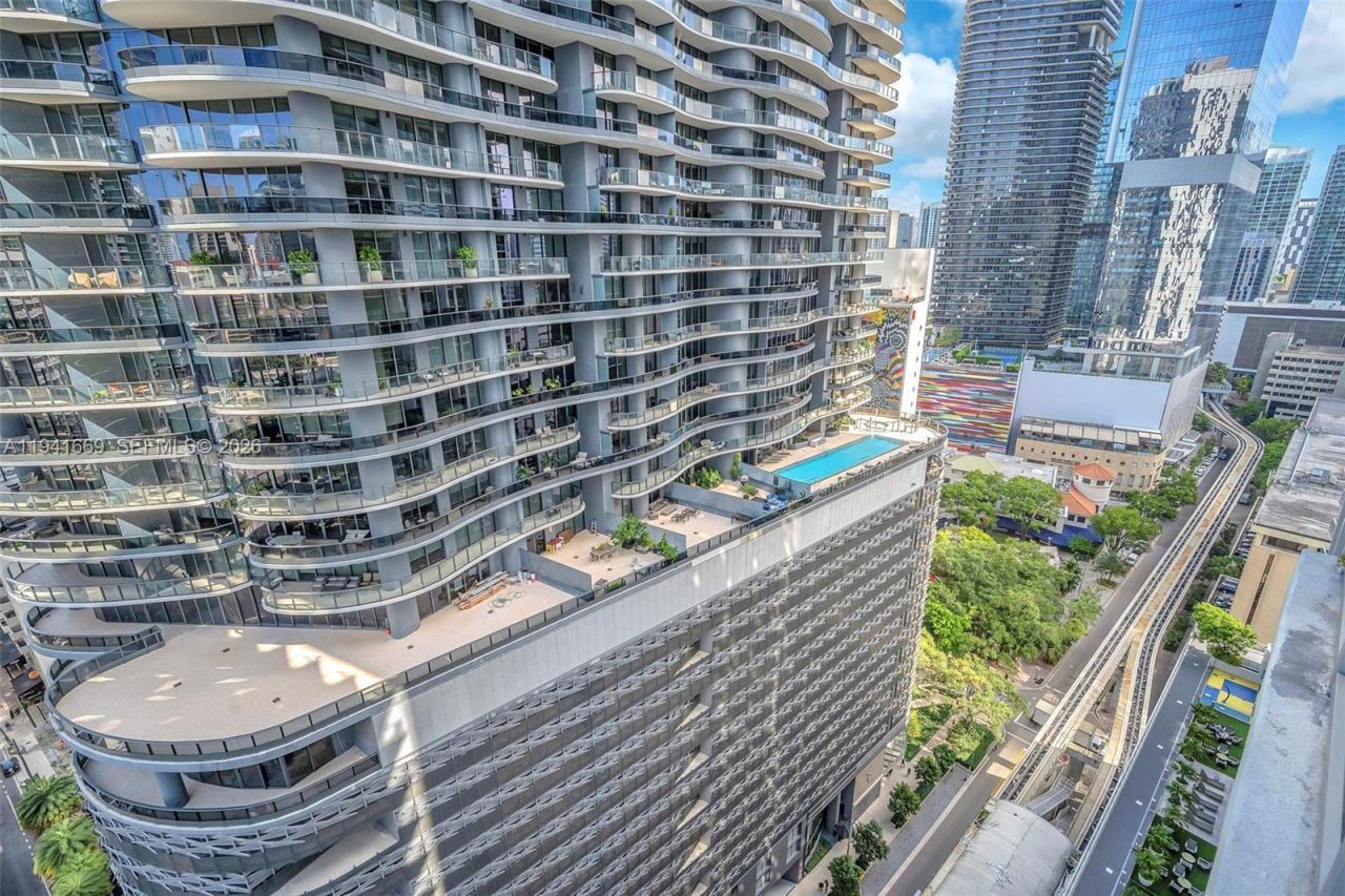 1050 Brickell Ave, Unit 2418, Miami, FL 33131 Photo
