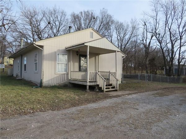 411 W Lake Street, McLouth, KS 66054