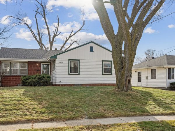 7302 Beechwood Drive, Urbandale, IA 50322