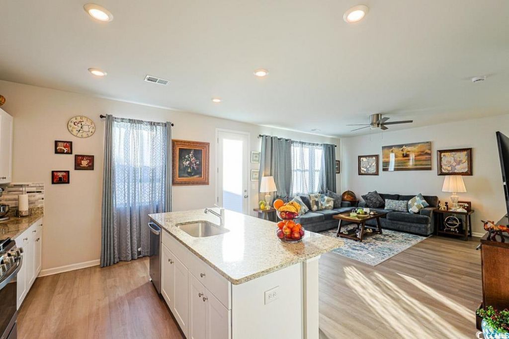 79 S Reindeer Rd. Photo 10