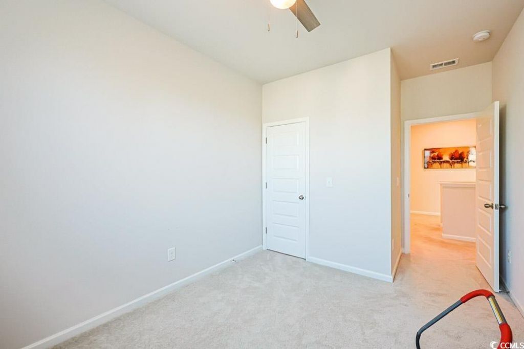 79 S Reindeer Rd. Photo 16