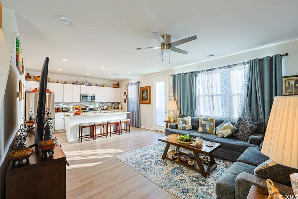 79 S Reindeer Rd. Photo 5