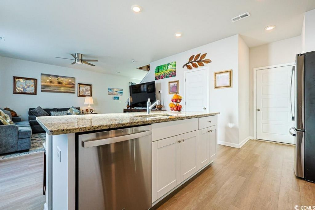 79 S Reindeer Rd. Photo 9