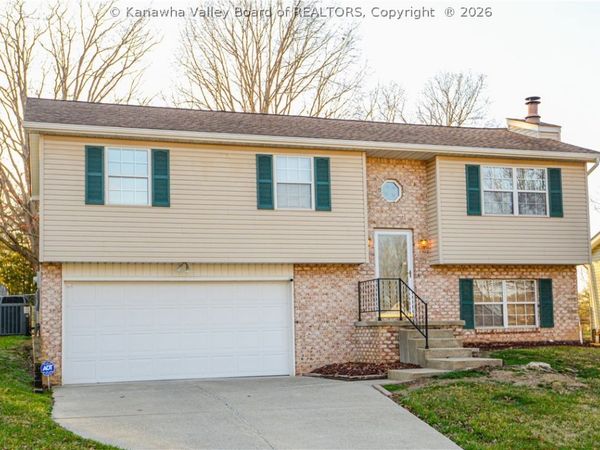 410 Carriage Way, Hurricane, WV 25526