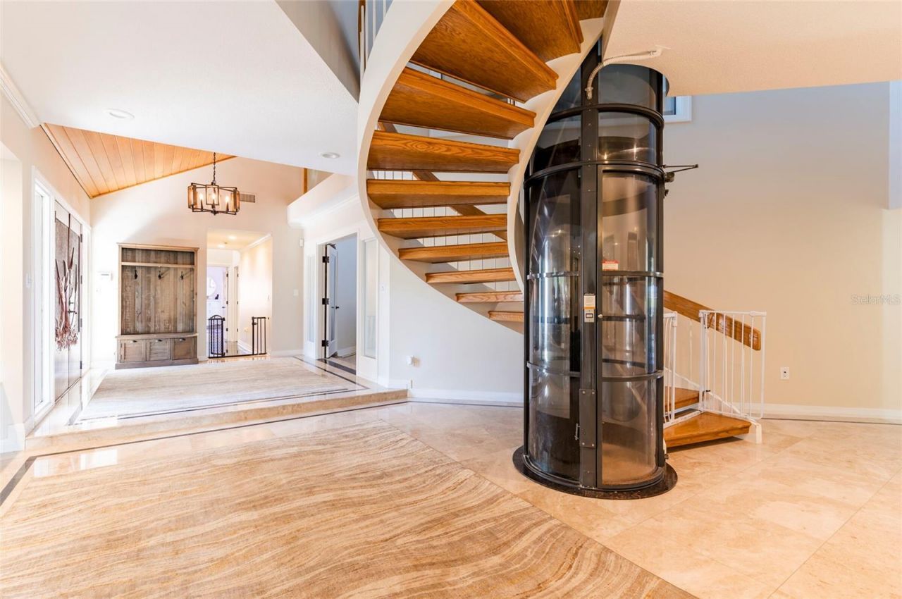 2268 Kings Point Drive, Largo, FL 33774 Photo