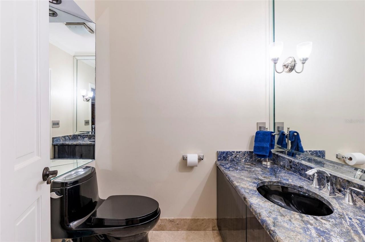 2268 Kings Point Drive, Largo, FL 33774 Photo