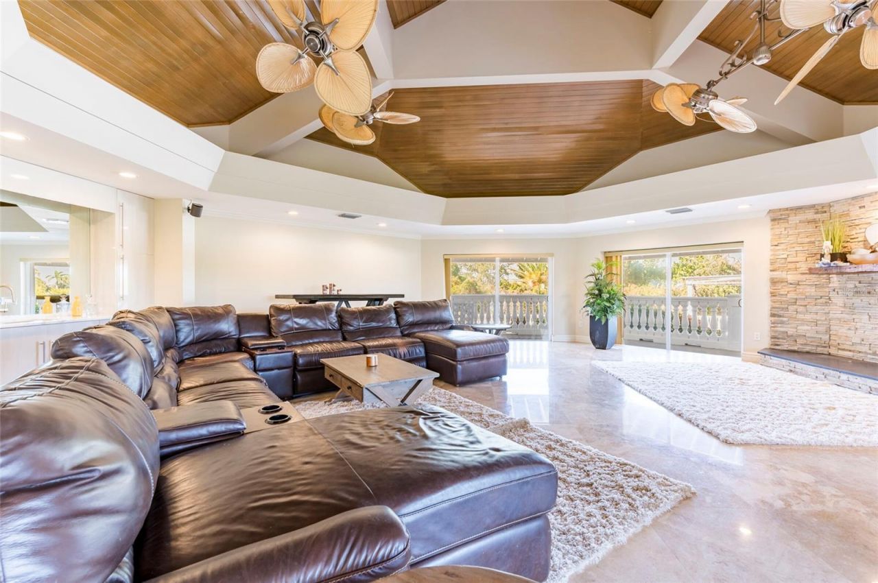 2268 Kings Point Drive, Largo, FL 33774 Photo