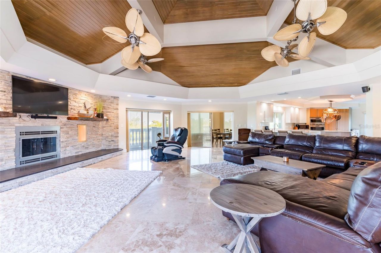 2268 Kings Point Drive, Largo, FL 33774 Photo