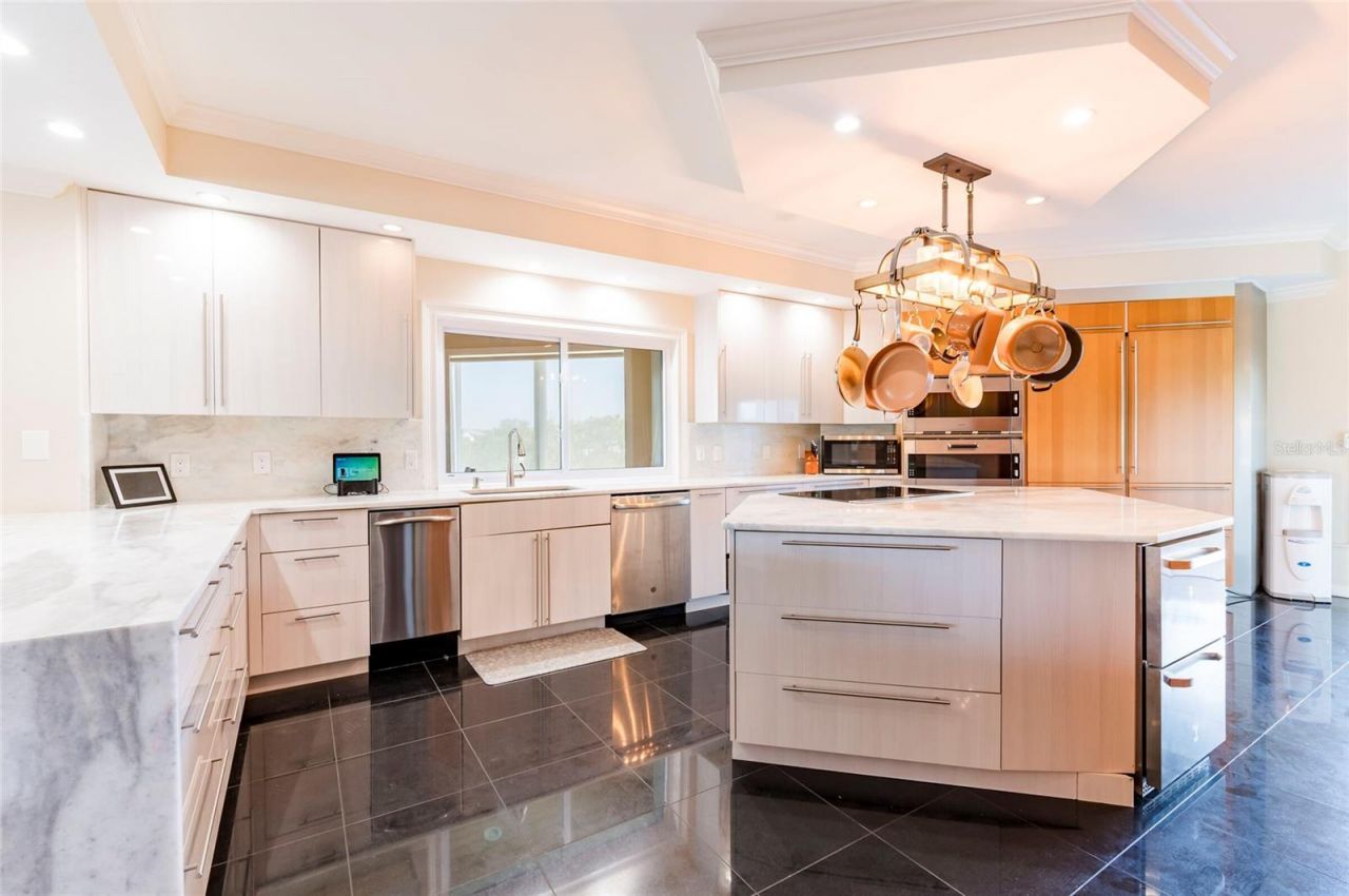 2268 Kings Point Drive, Largo, FL 33774 Photo