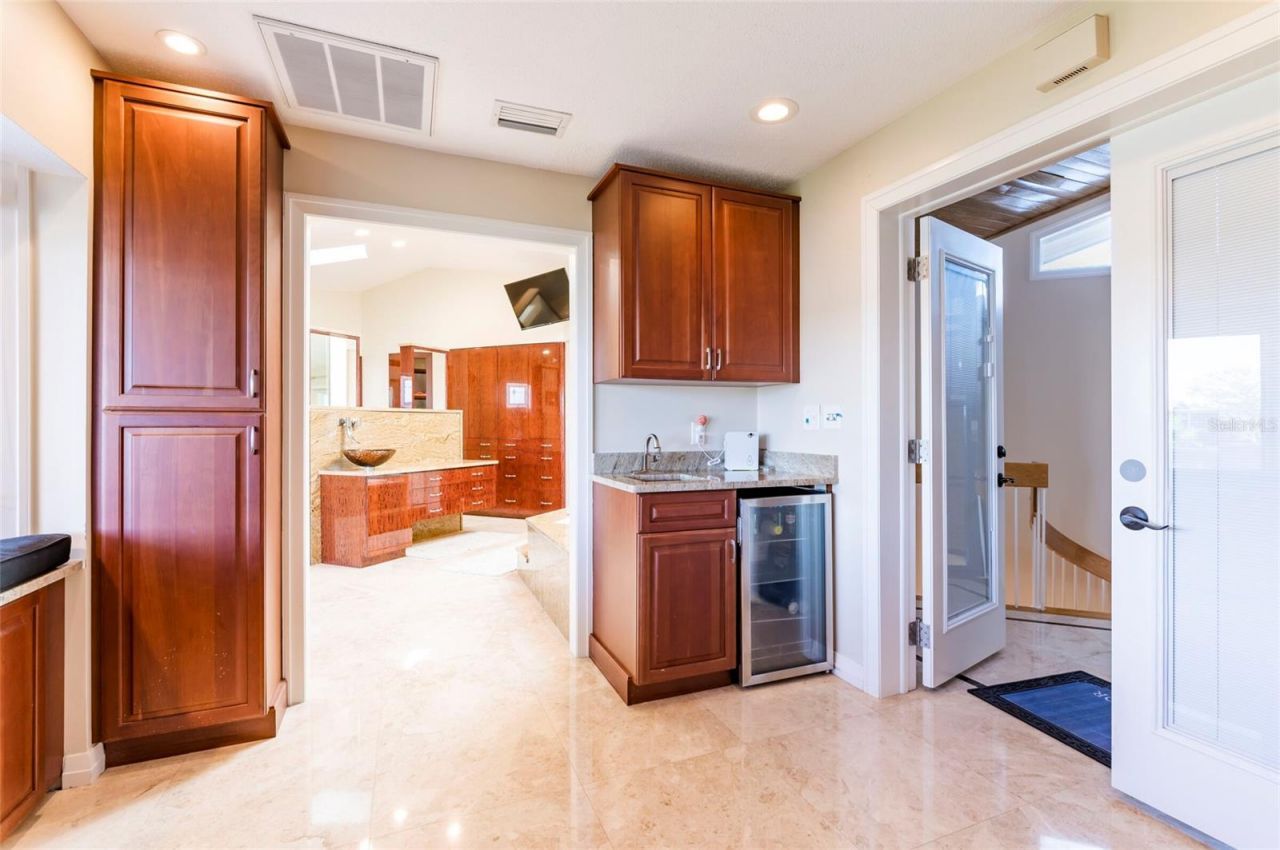 2268 Kings Point Drive, Largo, FL 33774 Photo