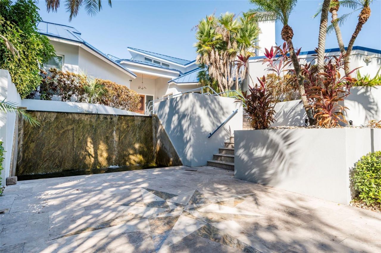 2268 Kings Point Drive, Largo, FL 33774 Photo