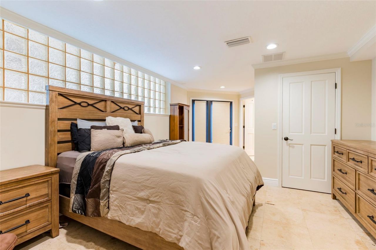 2268 Kings Point Drive, Largo, FL 33774 Photo